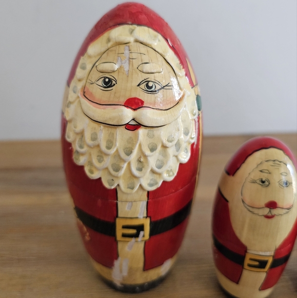 NESTING SANTAS 4 Wooden Christmas Holiday Figurines - Picture 2 of 6